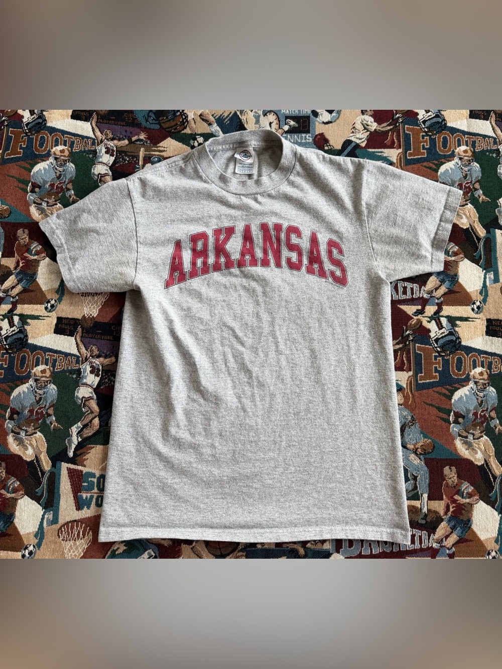 Y2K Vintage Men’s University of Arkansas Razorbacks Gray Graphic T-shirt